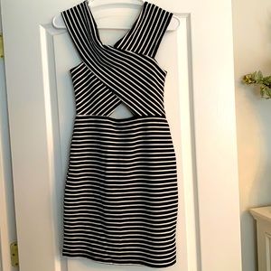 DEREK 💗 black & white striped STRETCH DRESS 👗